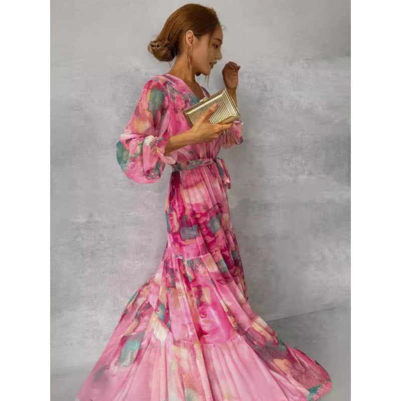 Nyla – Rochie Elegantă cu Motive Florale și Decolteu în V