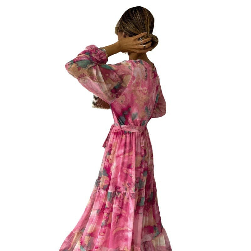 Nyla – Rochie Elegantă cu Motive Florale și Decolteu în V